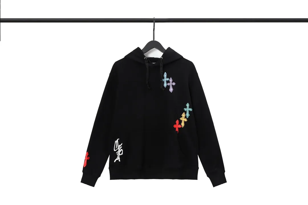 M28—P210 -Chrome Hearts/Chrome Hearts printed sweatshirt cardigan jacket -420 grams of high-density, high-quality wool, soft, delicate and skin-friendly, soft and silky to the touch, warm and skin-friendly -The hardware zipper accessories are all customized and full of details -Colour: black white -Size: S M L XL